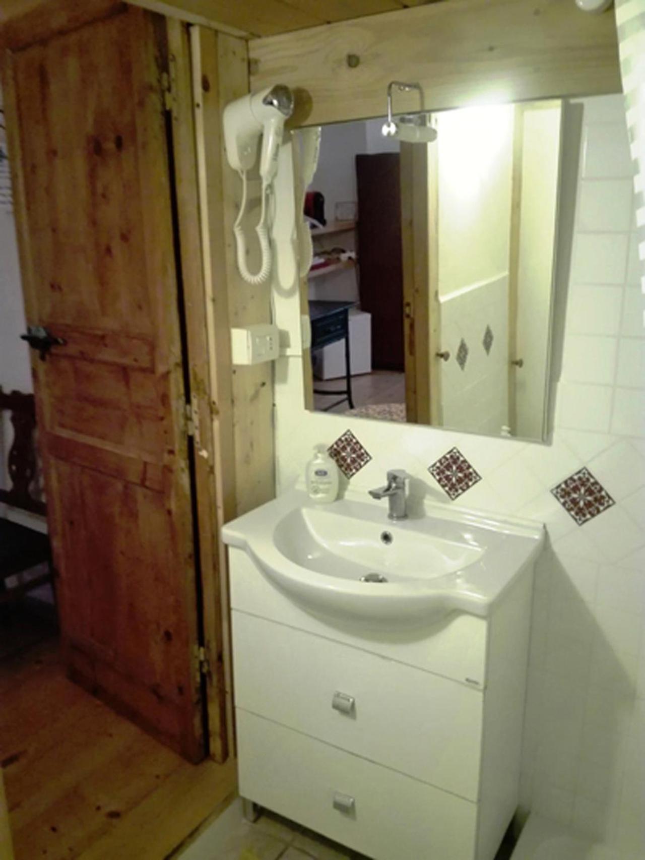 B&B Le Finestre Su Via Cavour Sassari Cameră foto